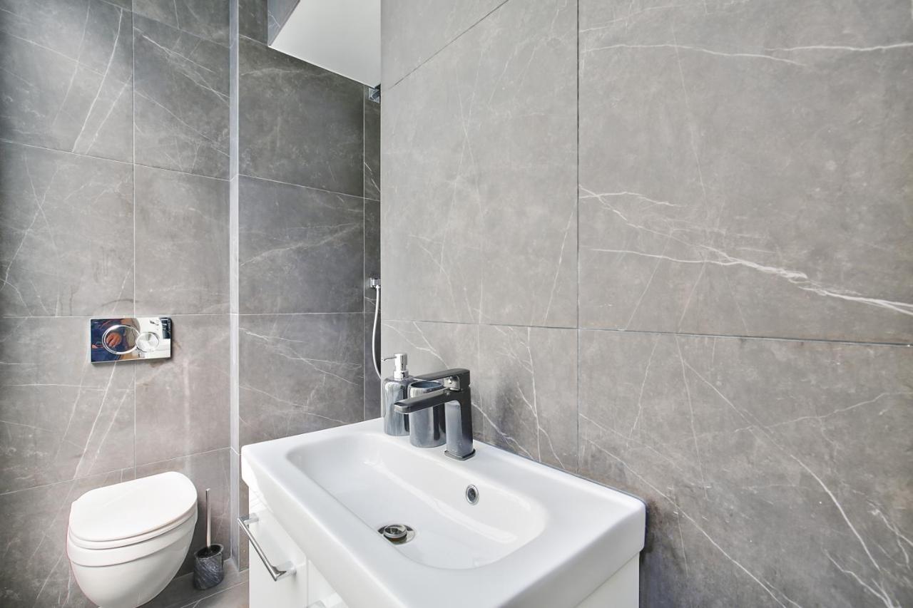 69 - Authentic Parisian Home Номер фото