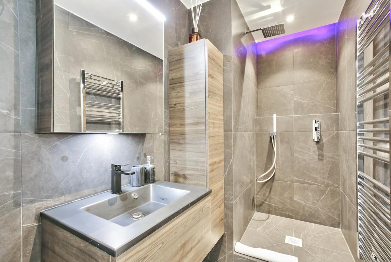 69 - Authentic Parisian Home Экстерьер фото