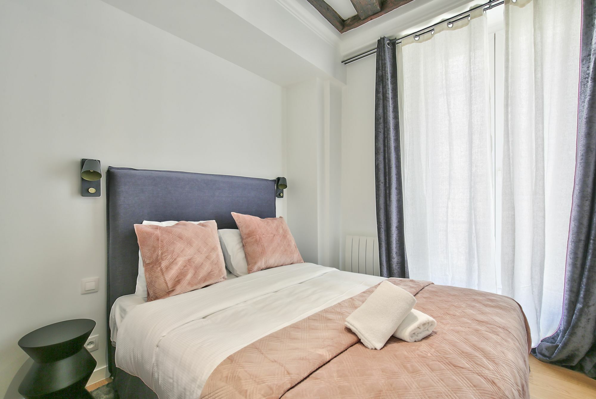 69 - Authentic Parisian Home Экстерьер фото